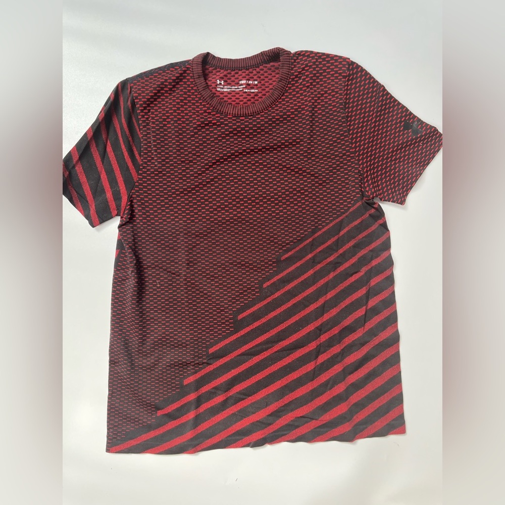 Under Armour red and black Youth Medium